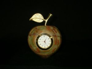 Onyx Apple Clock - Khan Brothers Onyx Handicrafts